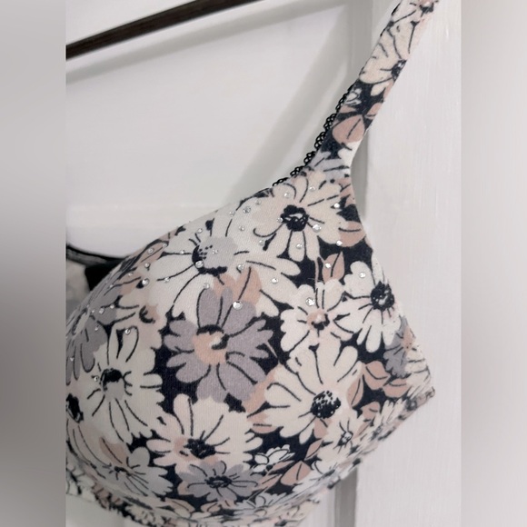 Body by Victoria’s Secret Bra - Picture 3 of 5